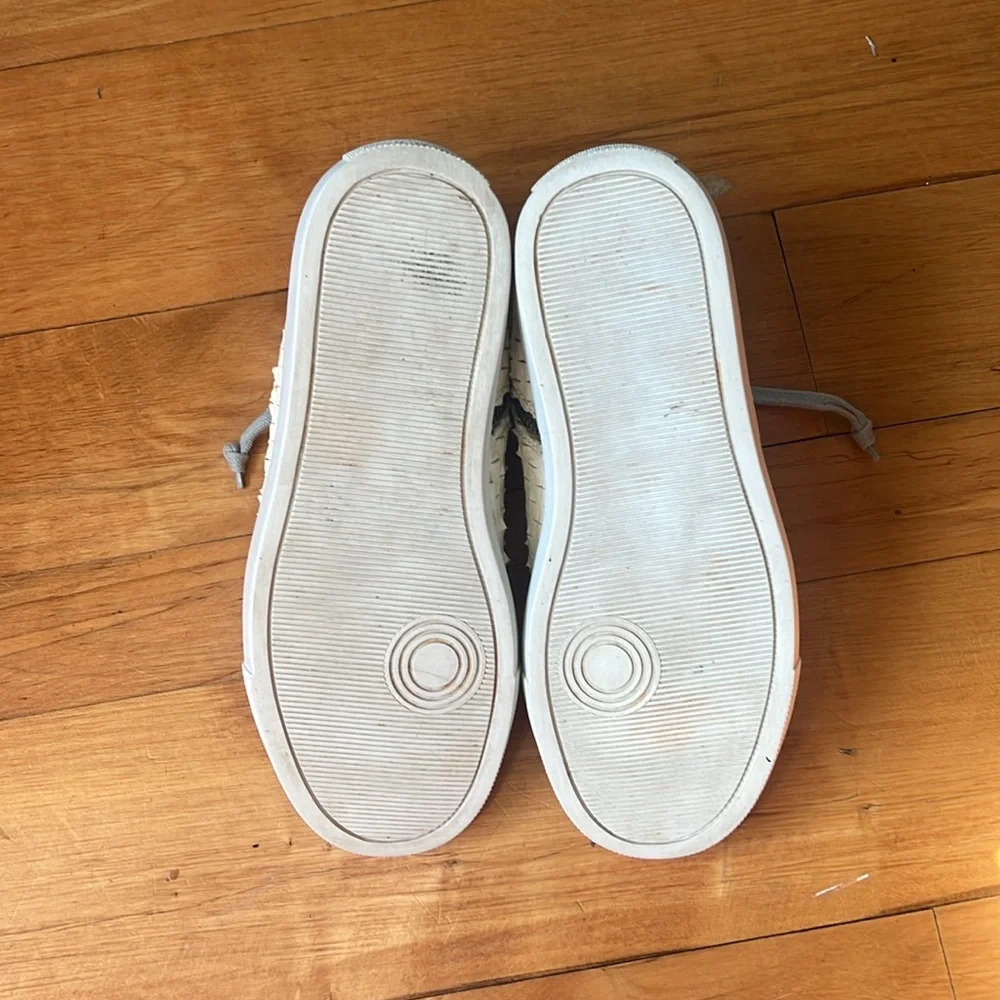 P448 Women's Cream and Grey Preforated High Top Trainers Size 36 US 6-6.5 - Picture 6 of 9